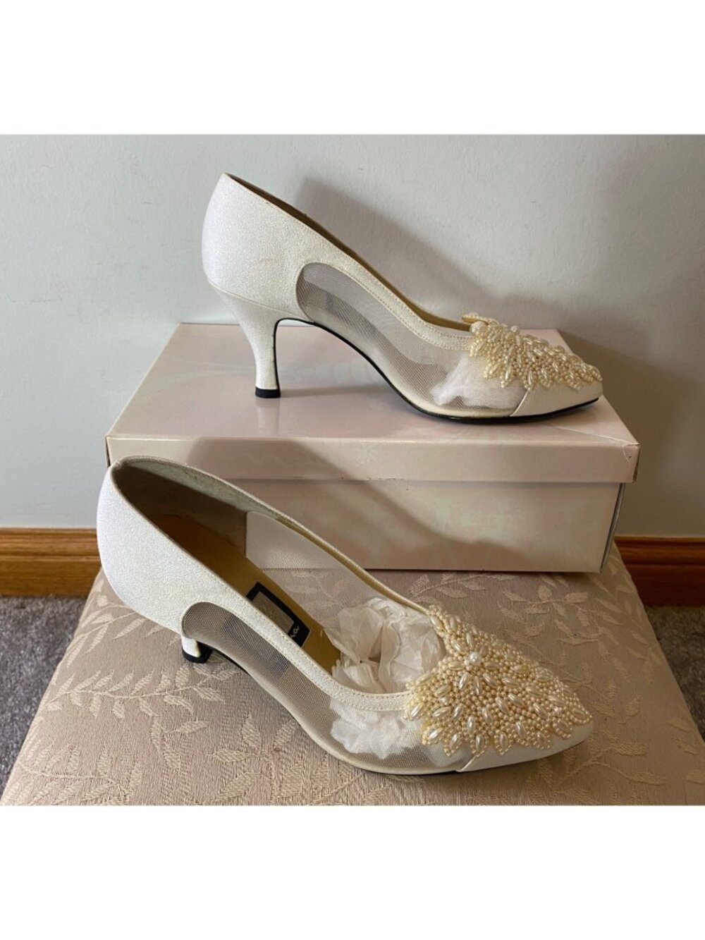 NEW Nina Ivory Satin & Mesh Bridal Heels With Pearl Beaded Detail Size 6.5 - Picture 2 of 9